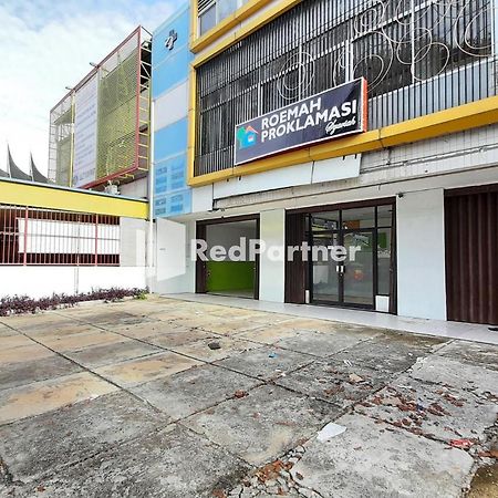 Roemah Proklamasi Syariah Mitra Reddoorz Padang  Zewnętrze zdjęcie